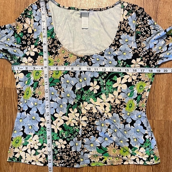 H&M MULTI FLORAL SHORT SLEEVE SCOOP NECK T SHIRT TOP - Picture 6 of 8
